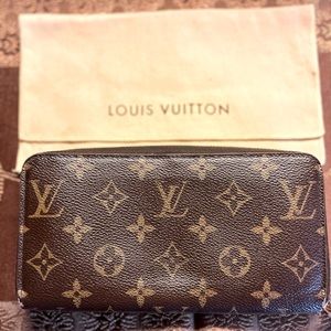 Louis Vuitton Zip Around Brown Leather 8”x4”
